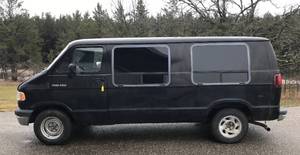 lot 16 image: 1994 Dodge Ram 250 Maxi Van