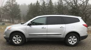 lot 9 image: 2012 Chevy Traverse LS