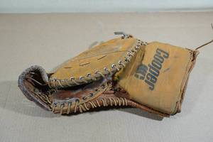 lot 204 image: Vintage Cooper Leather Hockey Goalie Glove