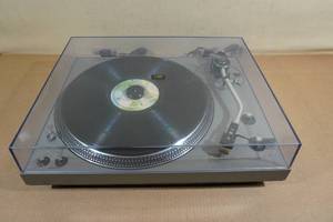 lot 215 image: Technics SL-1400 Direct Drive Turntable