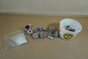 lot 280 image: Assorted Agates and Geodes