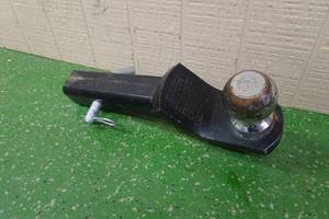 lot 349 image: 2-516 Hitch with Heavy Duty Receiver