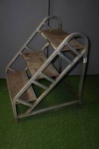 lot 4 image: Aluminum Portable Steps - 3 Step