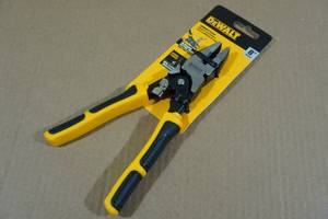 lot 22 image: DeWalt Linemans Pliers