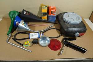 lot 36 image: Assorted Car and Garage ToolsProducts