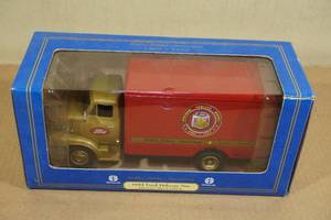lot 39 image: 1953 Ford Delivery Van Die-Cast Metal Vehicle