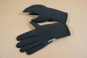 lot 60 image: Clam Neoprene Fishing Gloves -Large