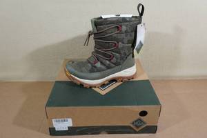 lot 91 image: Muck Boots Womens Nomadic Sport Arctic Grip Boots -Size 6