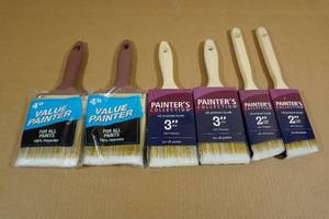 lot 117 image: 6 Assorted Size Paint Brushes