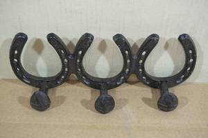 lot 131 image: Western Cast Iron Horseshoe Coat Rack