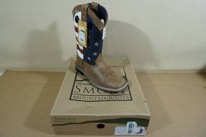 lot 158 image: Smoky Mountain Boots -Youth Size 7, Stars and Stripes