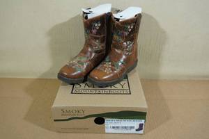 lot 160 image: Smoky Mountain Boots -Little Kids Size 9, Floral