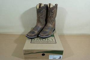 lot 161 image: Smoky Mountain Boots -Youth Size 6, Dark Crazy Horse