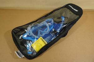 lot 165 image: Cressi Adult Palau Fin Snorkel Set -Size SM, Blue
