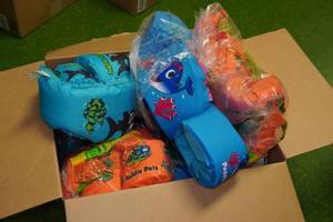 lot 187 image: 10  Body Glove Paddle Pals Kids Life Vests