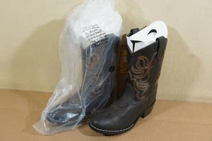 lot 193 image: Smoky Mountain Boots -Kids Size 1.5, Brown