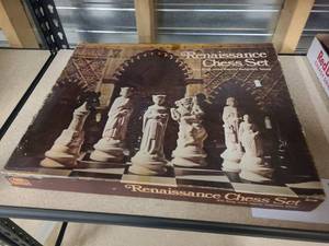 Renaissance Chess Set in box