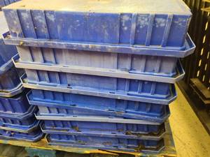 Pallet of Large heavy duty blue trays