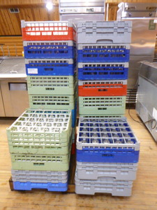 lot 31 image: 22 Dish Washer Racks