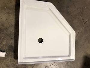lot 18 image: Delta 38 x 38 Corner Shower Pan Base with Corner Drain in White review pictures