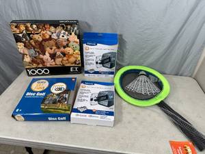 lot 29 image: New Badminton, Petmate Kennel Travel Kits, Disc Golf, ET Puzzle
