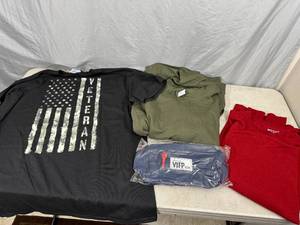 lot 32 image: New Clothing, Travel Bag