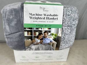 lot 89 image: New 12 lb Weighted Blanket