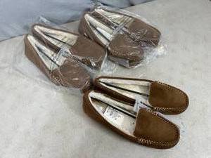 lot 94 image: 3 New Pairs of Leather Moccasin Slippers