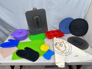 lot 96 image: New Silicone Baking Items, Oven Mitts, Molds, Universal Lids, Etc