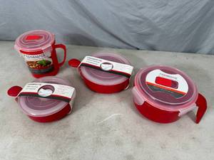 lot 98 image: 4 New Microwave Containers with Lids