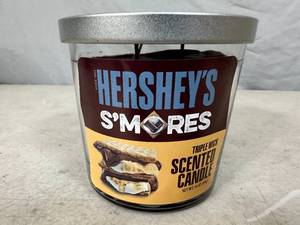 lot 145 image: New Hersheys Smores Triple Wick Scented Candle