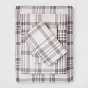 lot 3 image: 400 Thread Count Printed Performance Sheet Set - Threshold - Full - Plaid Twill Gray