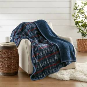 lot 7 image: Members Mark Plush Sherpa Throw, 60 x 70 - Aramis Plaid