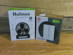 lot 148 image: Personal Rechargeable Fan & Toc Round Alarm Table Clock