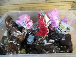 lot 183 image: Tote of Candy Melts