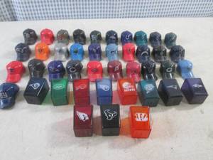 lot 210 image: (EC1) 31 Mini Football Team Plastic...