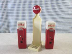 lot 234 image: (CNTR) Vintage Coca-Cola Pop Machin...