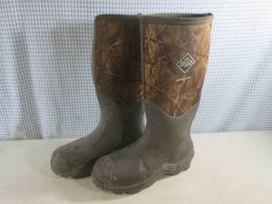 lot 264 image: (BSB) Muck Boot Co. Brushland Boots...