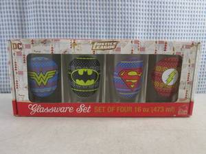 lot 282 image: (C-4) DC Justice League 4pc Glasswa...