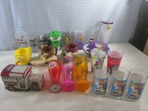 lot 287 image: (EW7) Assorted Collectibles Vikings...