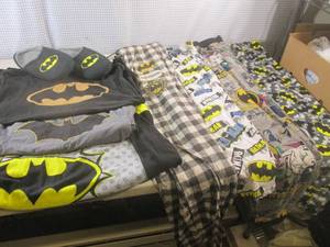 lot 299 image: (EW2) Assorted Batman Bottoms and T...