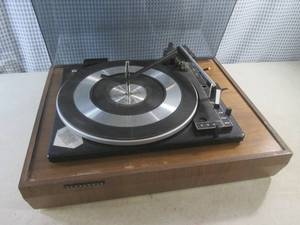 lot 1 image: (A-3) Panasonic RD-7703 Turntable -...