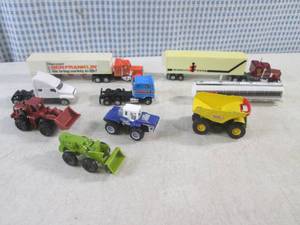 lot 100 image: (EC1) Assorted Small Toy Trucks Etc...