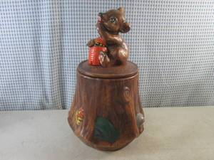 lot 104 image: (FS) Vintage Cookie Jar...