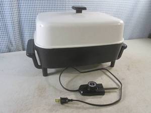 lot 115 image: (EW3) Presto Countertop Electric Sk...