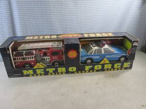 lot 147 image: (EW5) Metro Force Toy Fire Truck an...