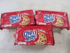 lot 149 image: (B-1) 3 Packs of Chewy Chips Ahoy ...