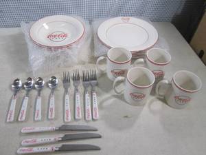 lot 194 image: (EW5) 4 Place Setting Gibson Coca-C...
