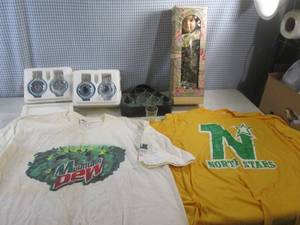 lot 195 image: (EW4) Assorted Collectibles Wolf Or...