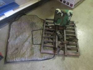 lot 319 image: (BR1) Tree Stand with Camo CarrySt...